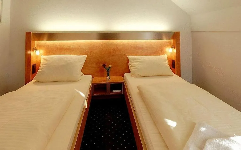 Hotel Gasthof Gross Bergkirchen  Bergkirchen (Bavaria)